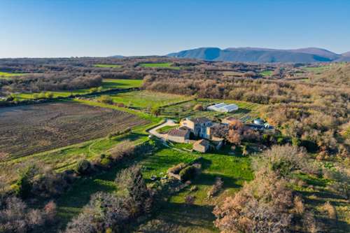 Caseneuve Vaucluse Bauernhof Bild 7303412