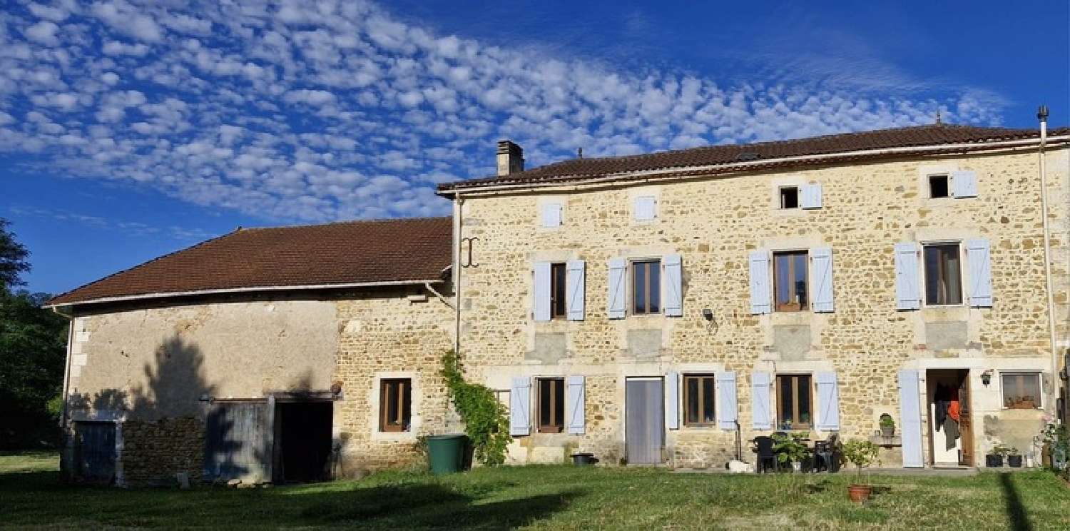  te koop boerderij Genouillac Charente 1