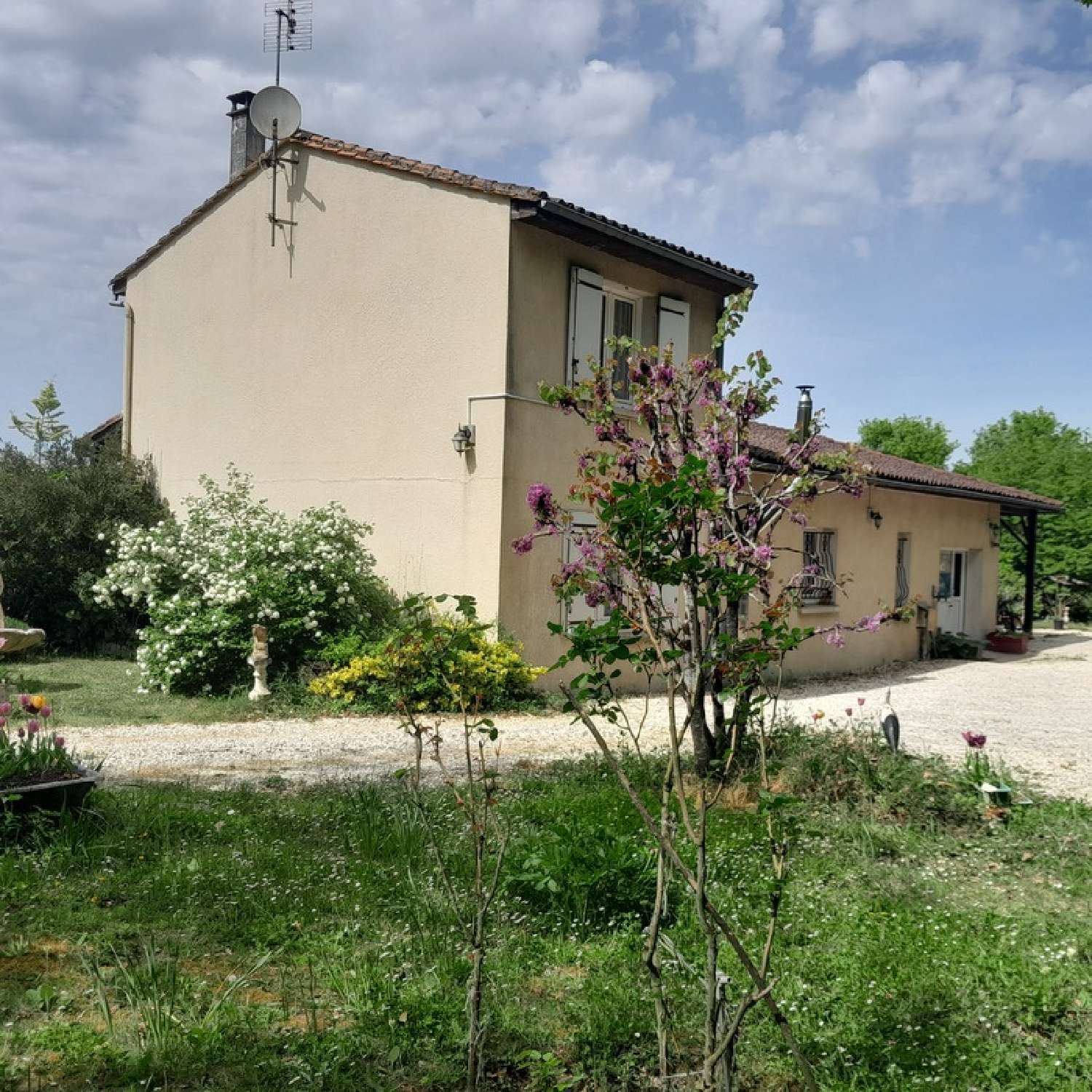  te koop huis Aigre Charente 2