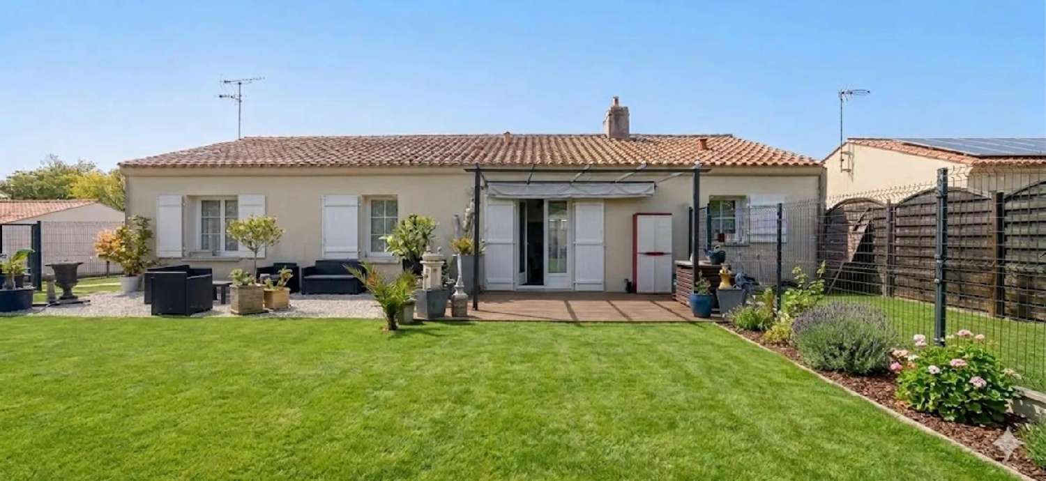  for sale house Apremont Vendée 1