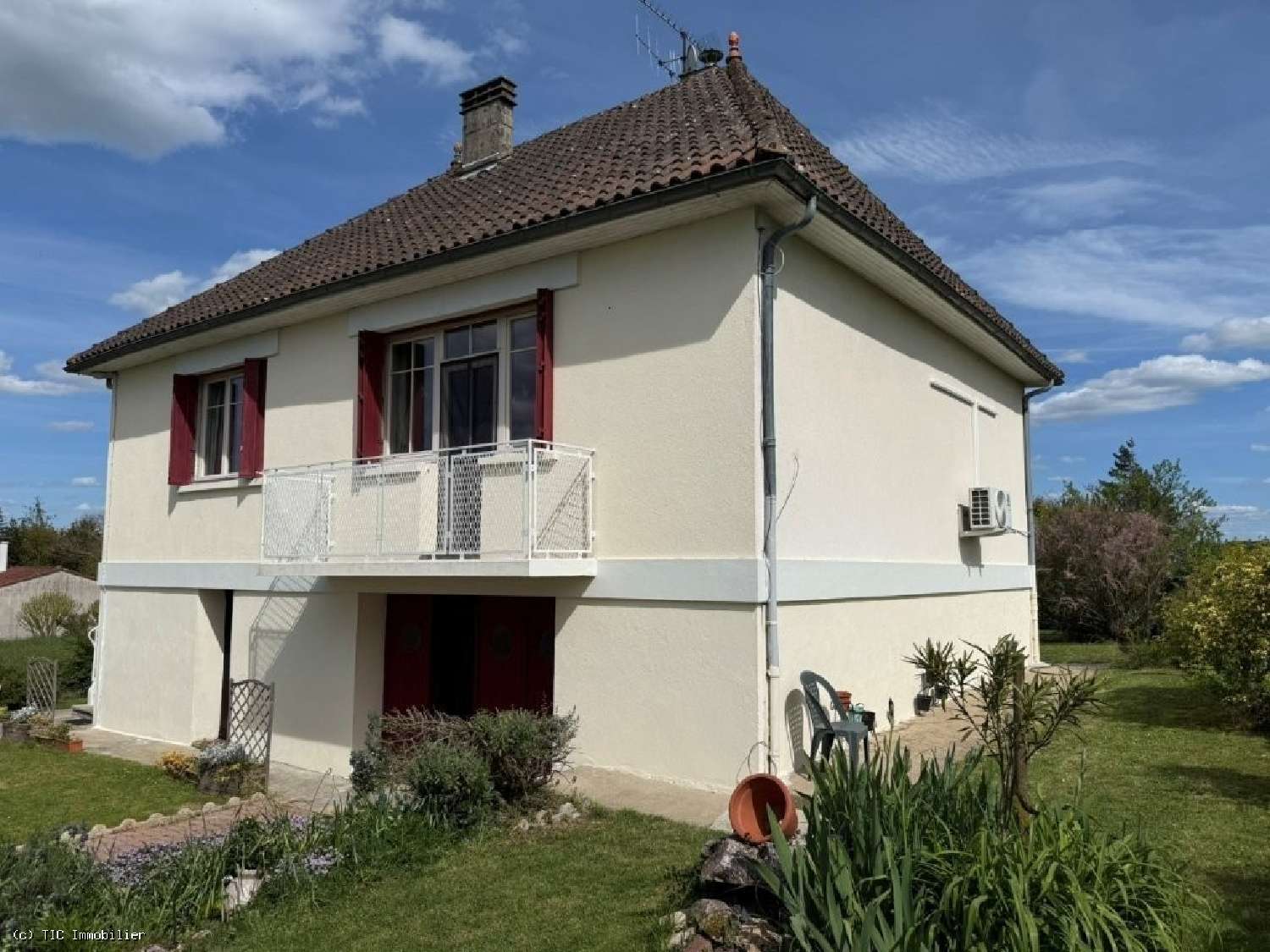  à vendre maison Champagne-Mouton Charente 1