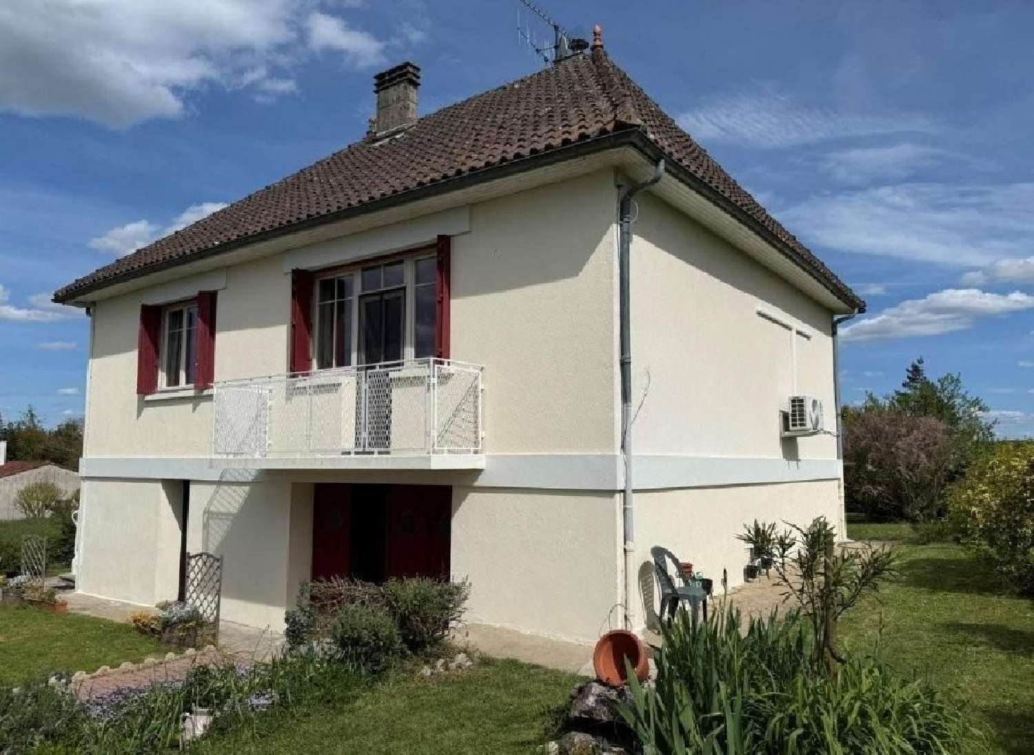  à vendre maison Champagne-Mouton Charente 1