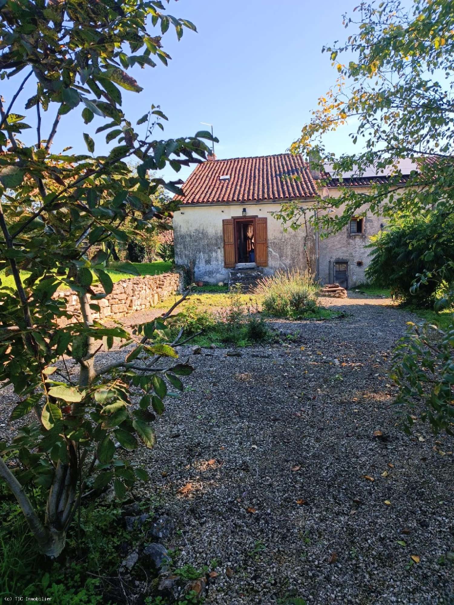  à vendre maison Charroux Vienne 2