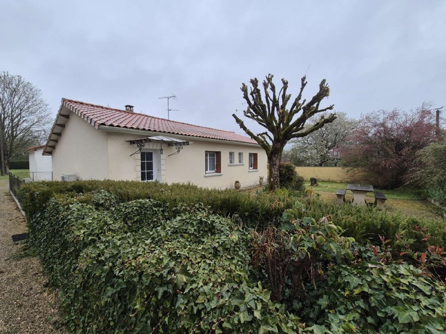 te koop huis Chazelles Charente 1