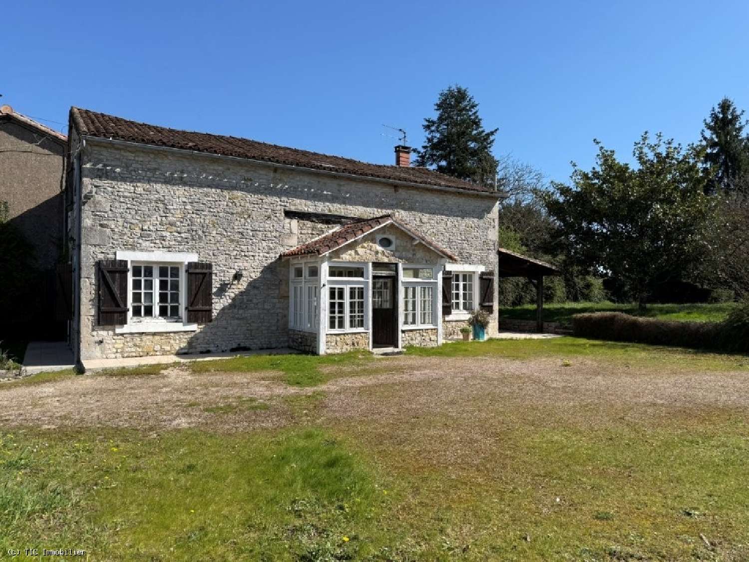  à vendre maison Civray Vienne 2