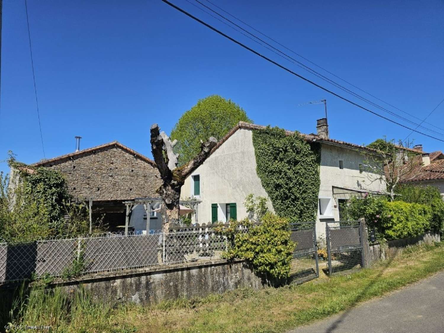  à vendre maison Nanteuil-en-Vallée Charente 2