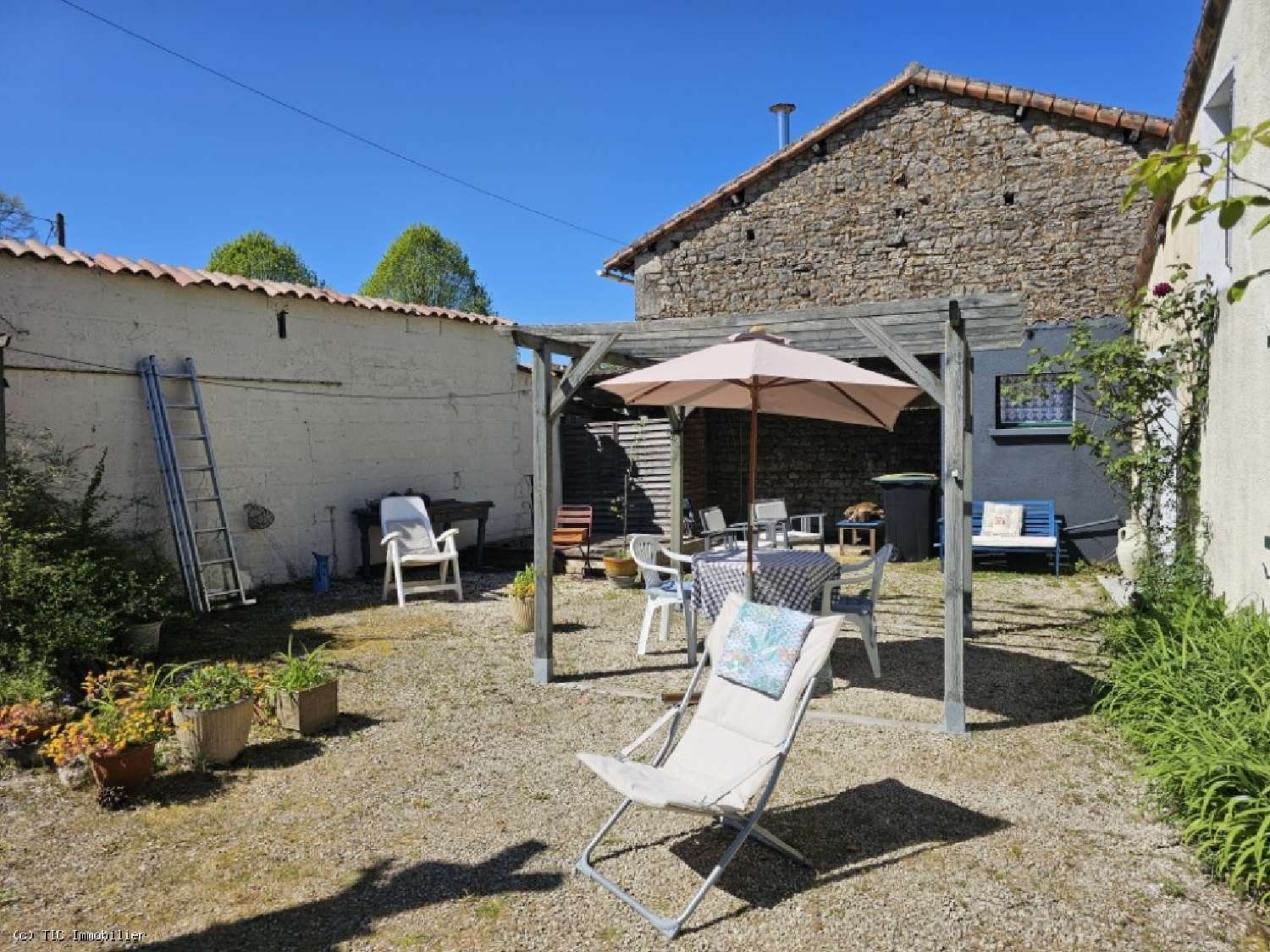  à vendre maison Nanteuil-en-Vallée Charente 4