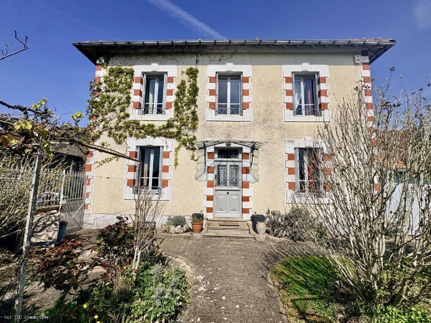  te koop huis Pougné Charente 1
