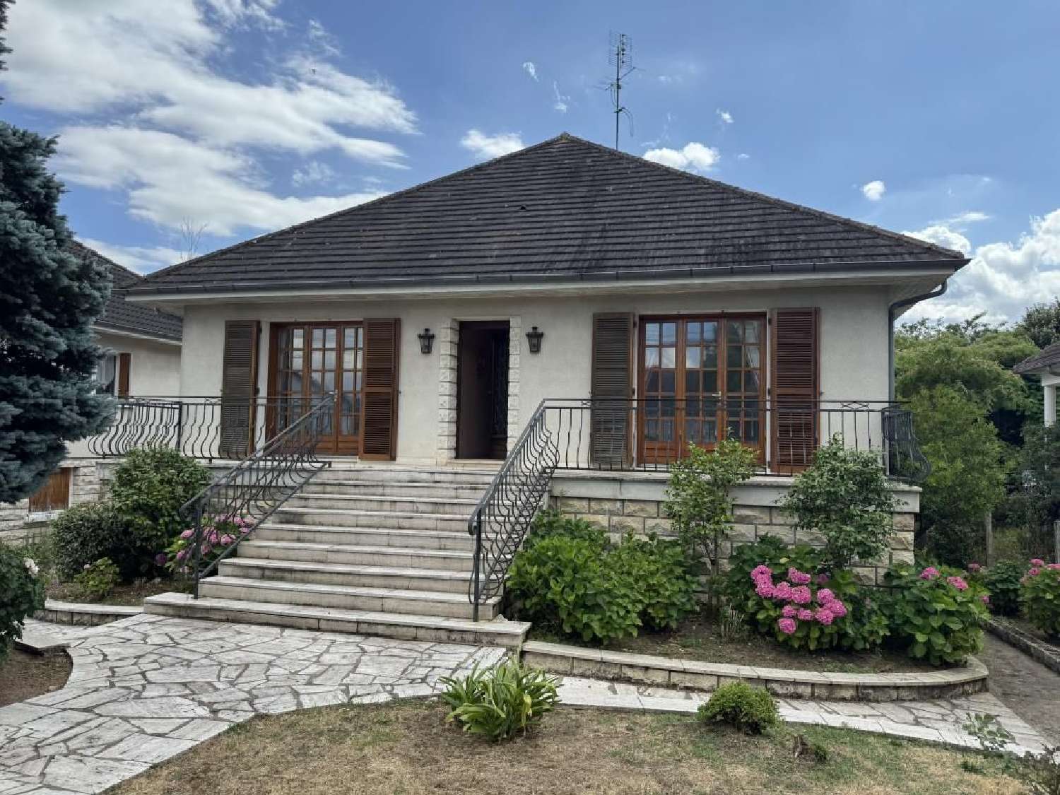  for sale house Saint-Amand-Montrond Cher 1