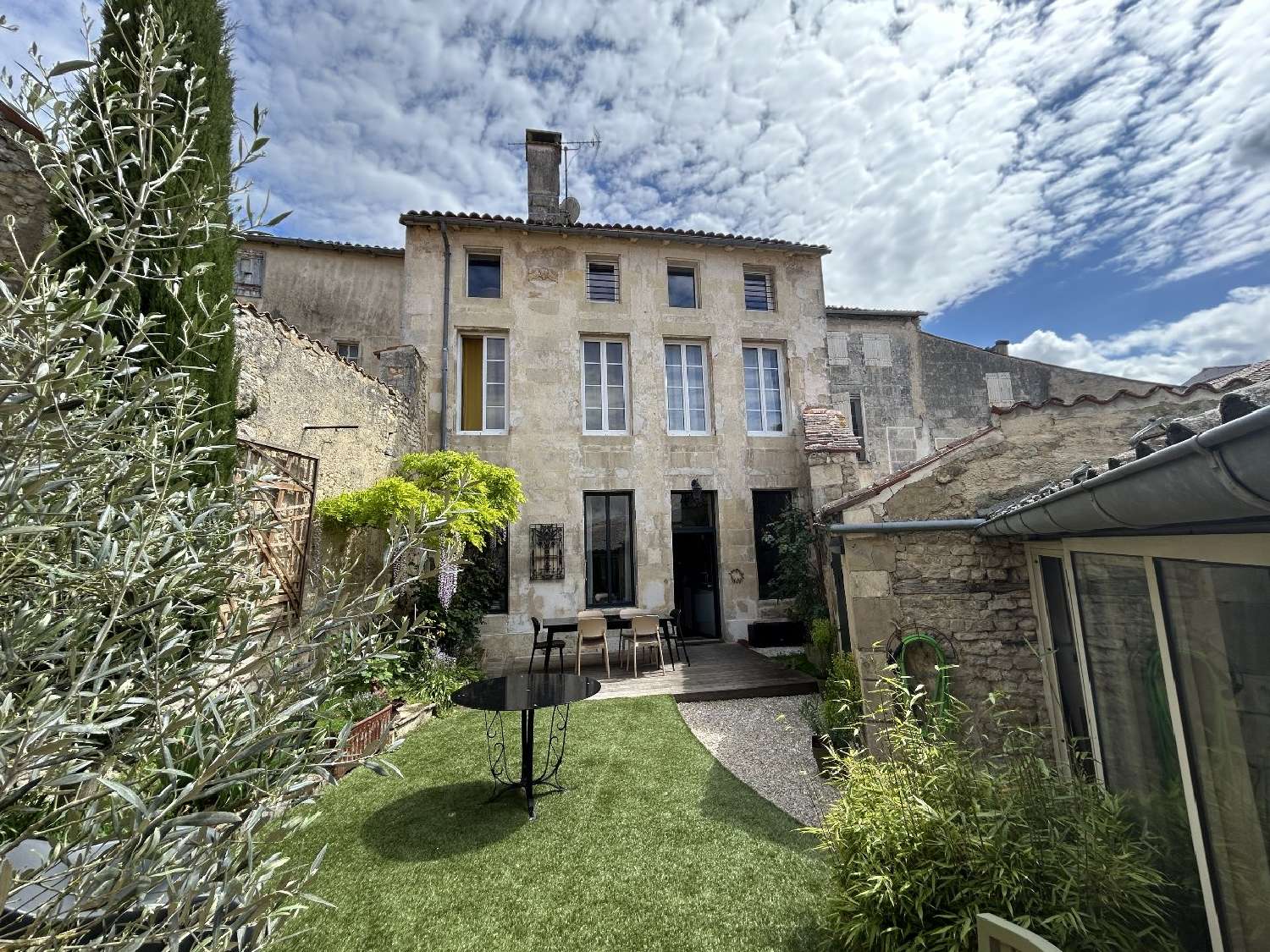  for sale house Saint-Jean-d'Angély Charente-Maritime 2