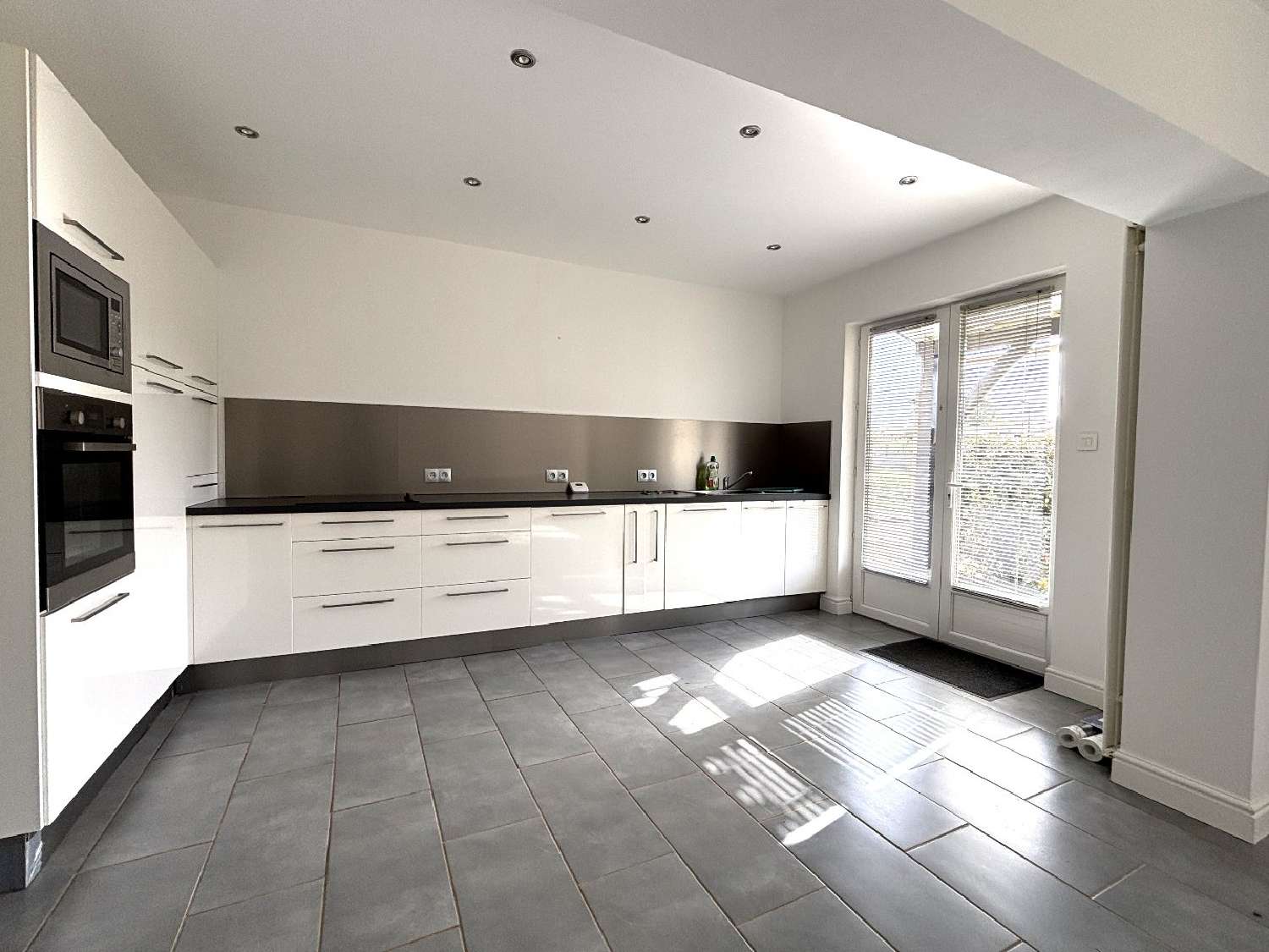  for sale house Surin Vienne 2