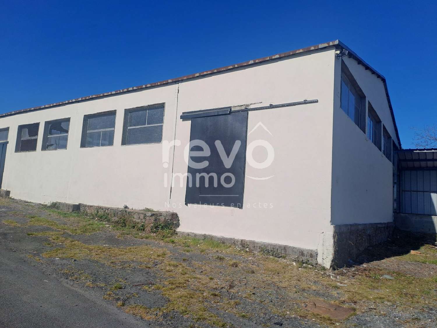  for sale office Le Puy-Saint-Bonnet Maine-et-Loire 1