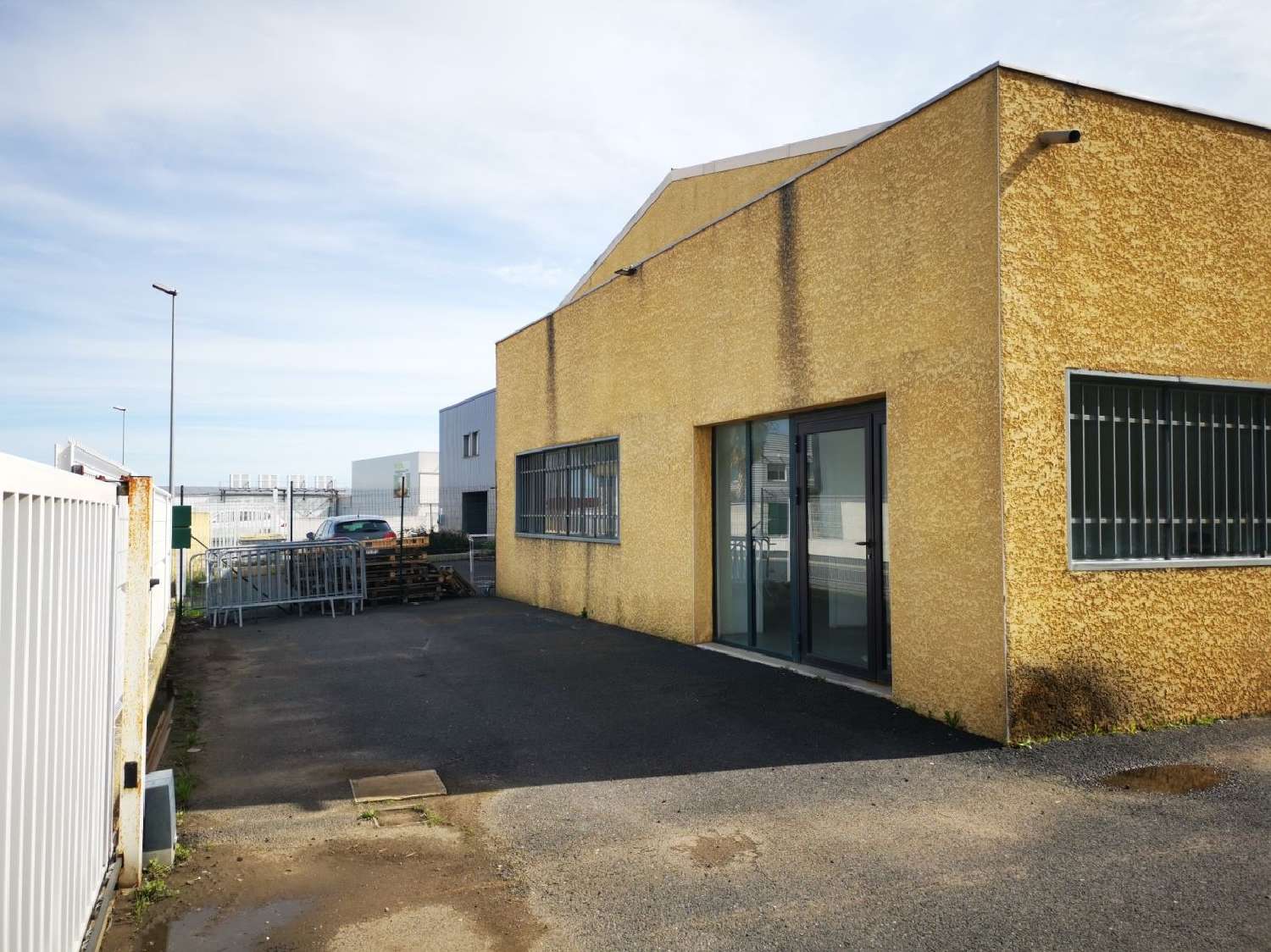 à vendre bureau Saint-Thibéry Hérault 1