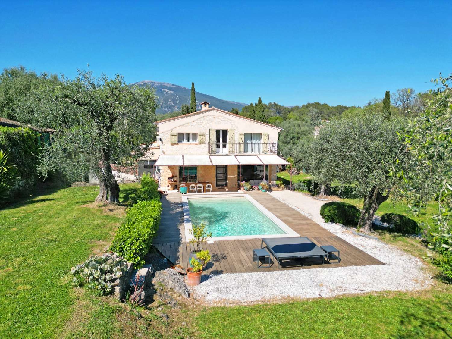  te koop villa Le Rouret Alpes-Maritimes 1
