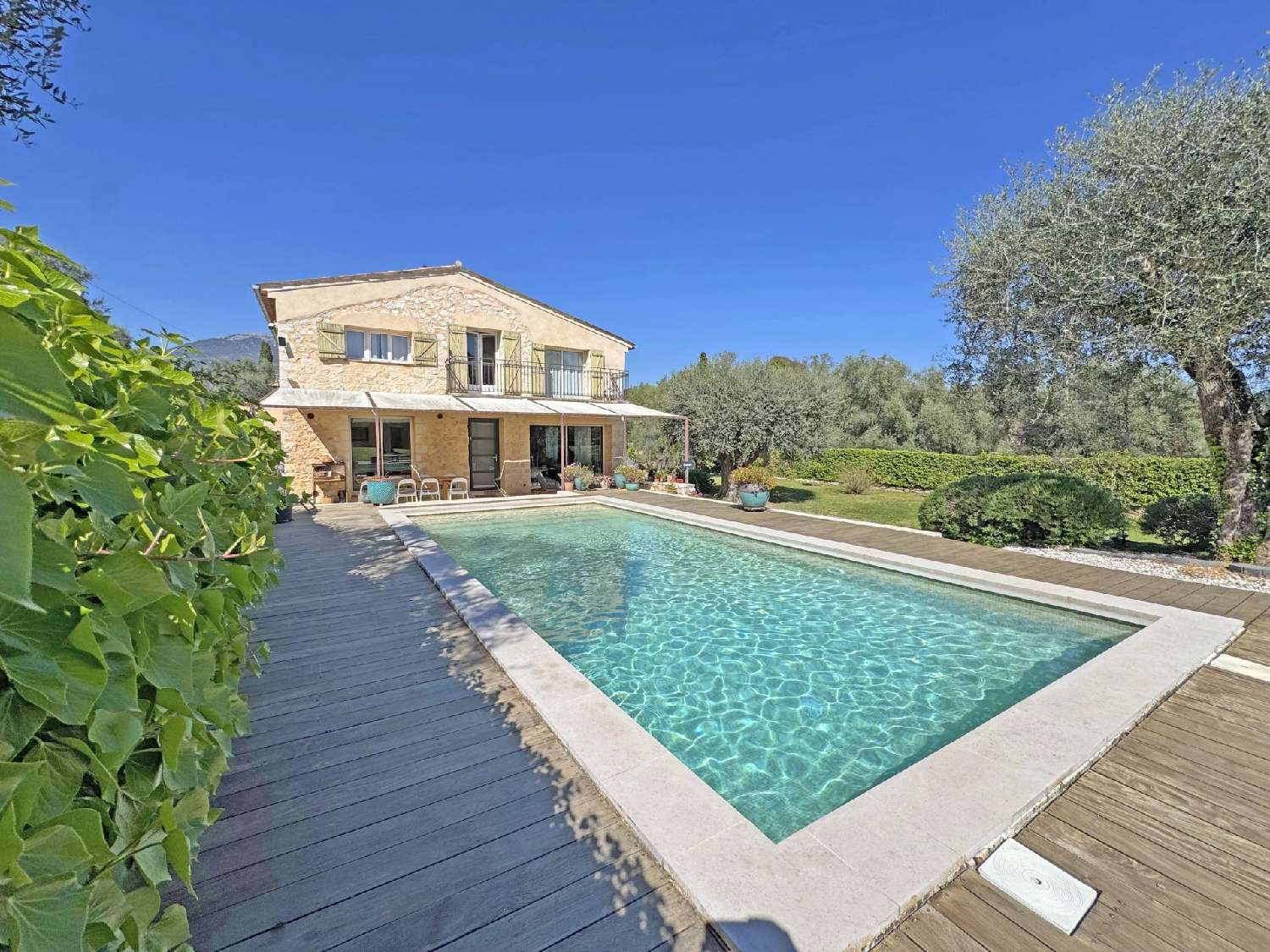  te koop villa Le Rouret Alpes-Maritimes 4