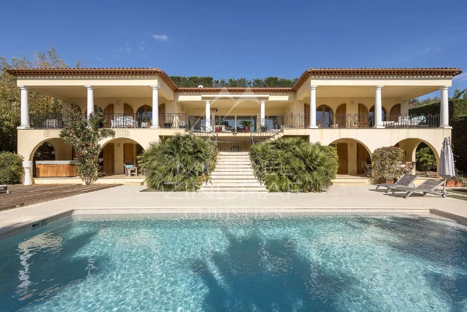  te koop villa Le Rouret Alpes-Maritimes 1