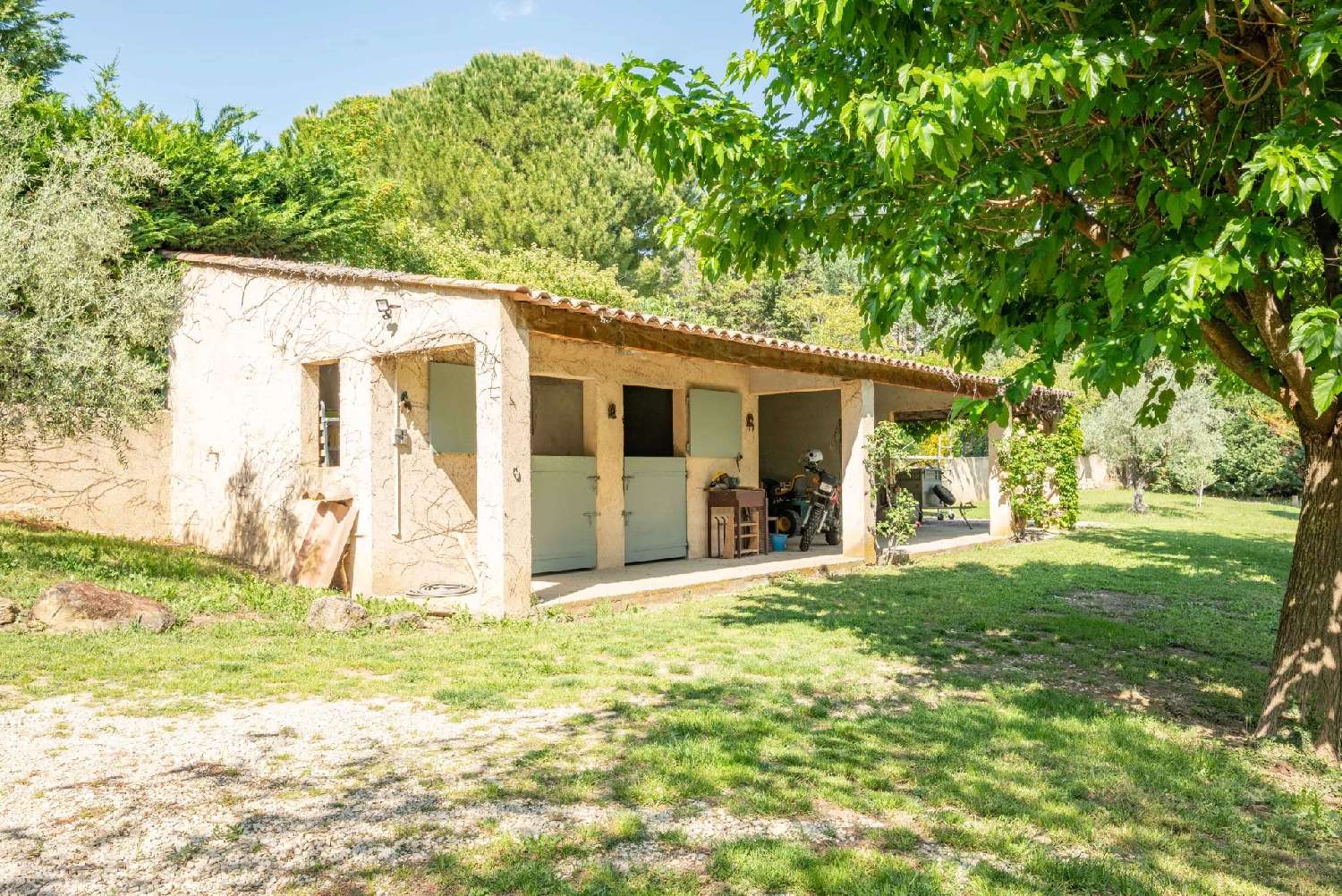  te koop villa Travaillan Vaucluse 2