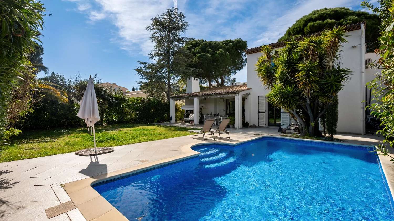  for sale villa Villeneuve-Loubet Alpes-Maritimes 1