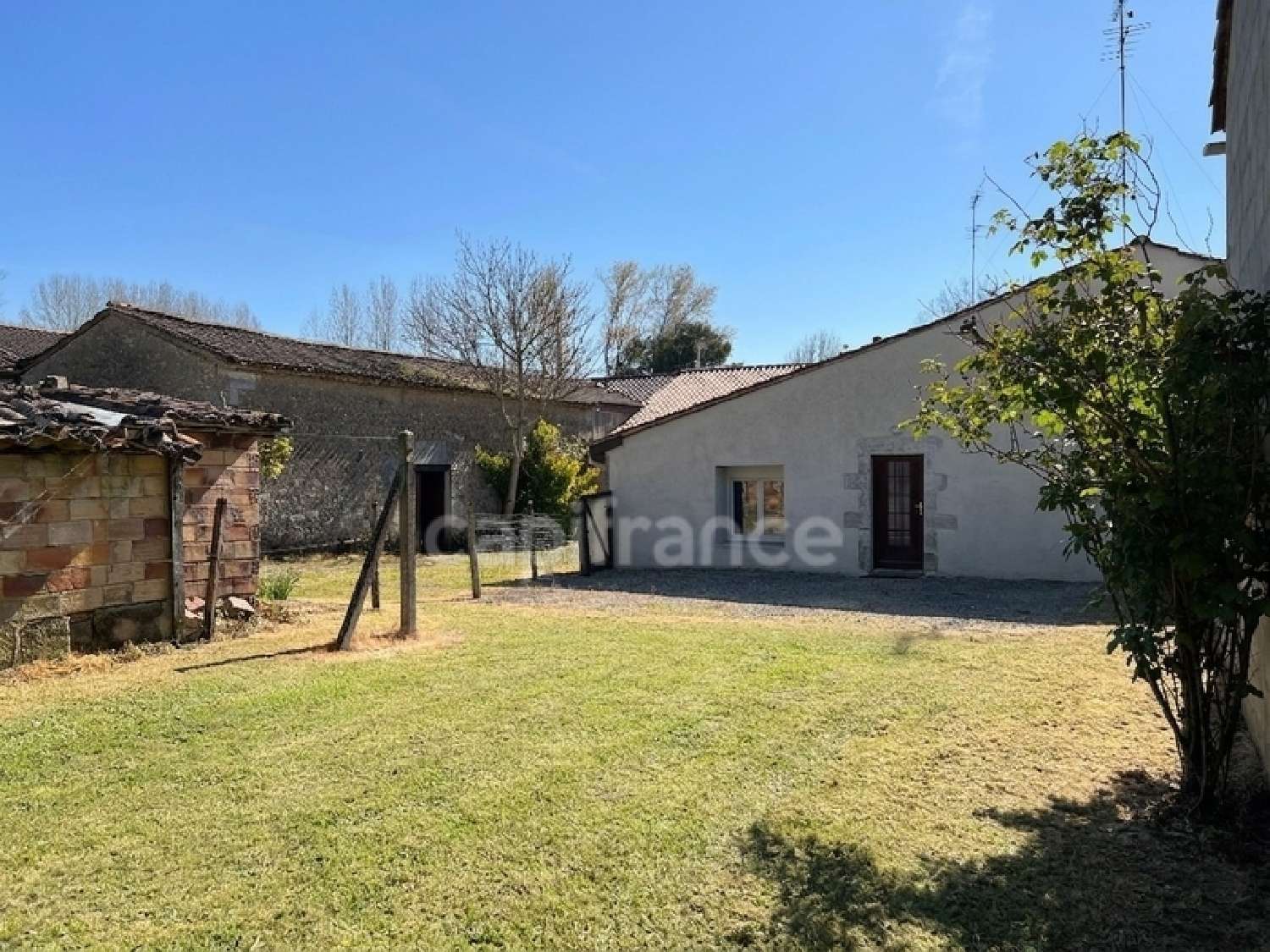  te koop dorpshuis Chepniers Charente-Maritime 1