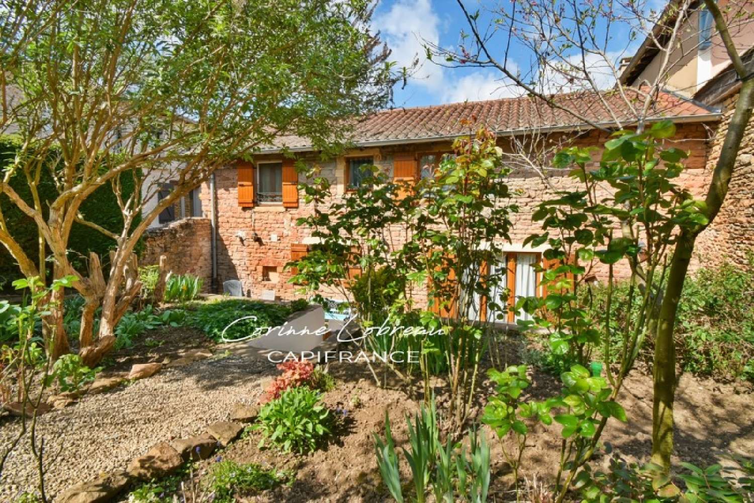  for sale village house Pierreclos Saône-et-Loire 1