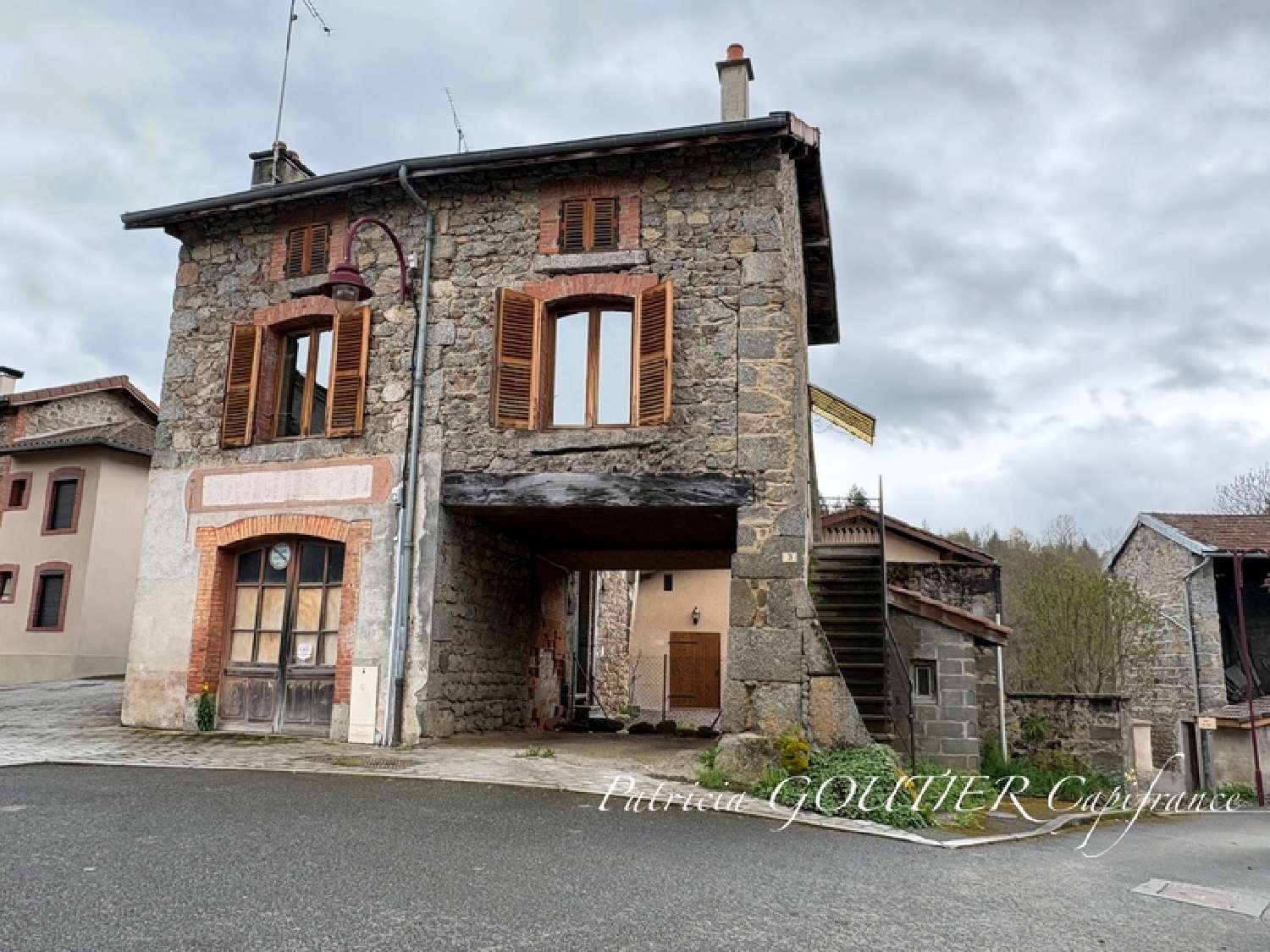 for sale apartment La Chamba Loire 6
