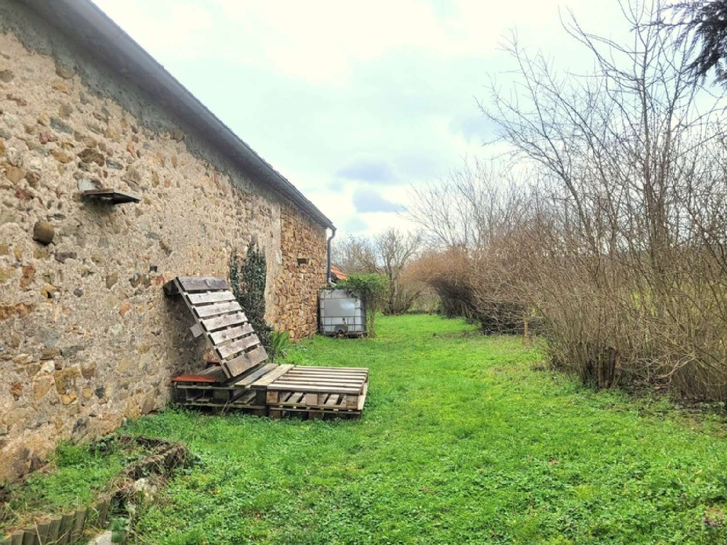 à vendre grange Saint-Quintin-sur-Sioule Puy-de-Dôme 8