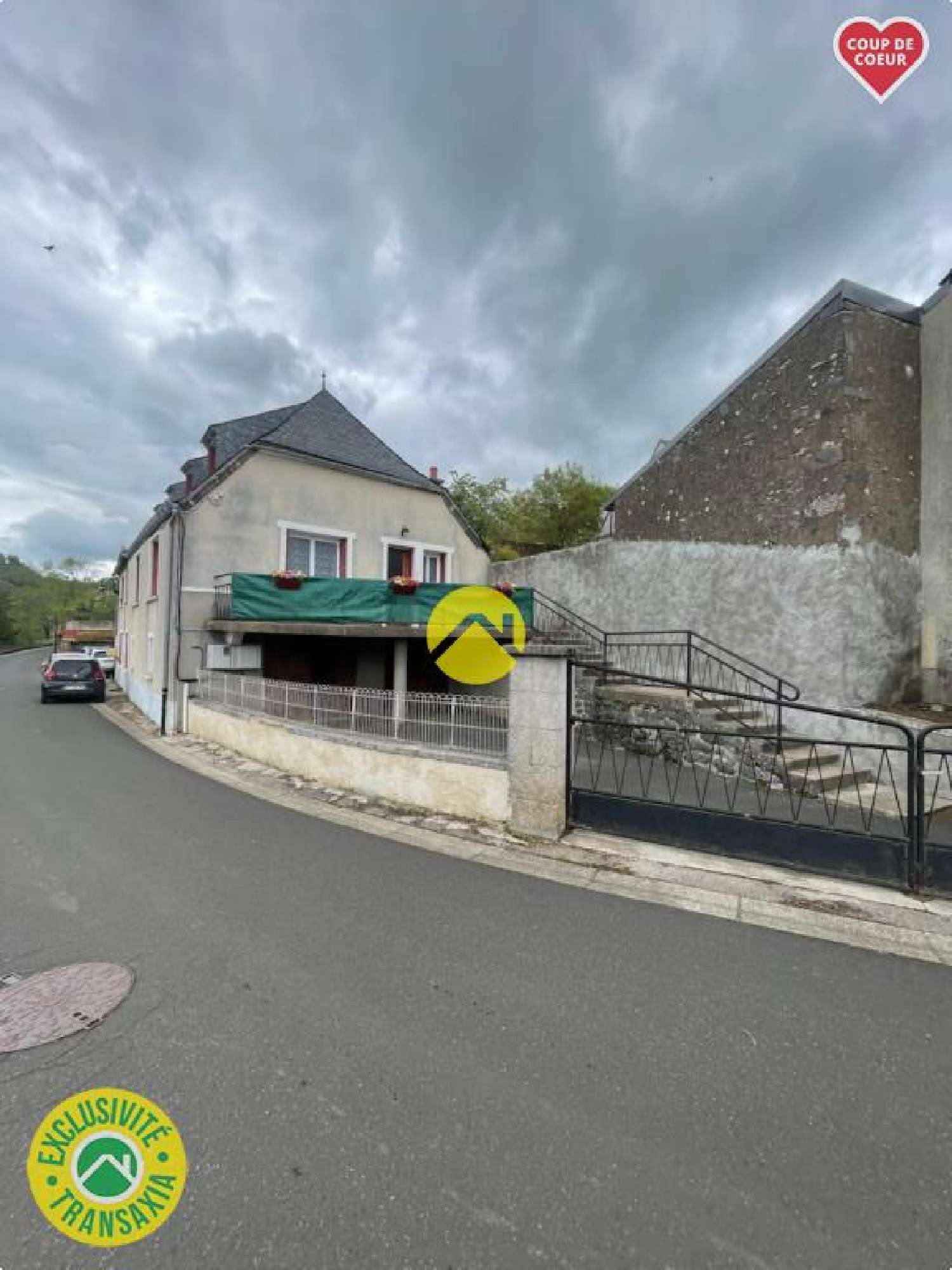  te koop gebouw Pierrefort Cantal 1