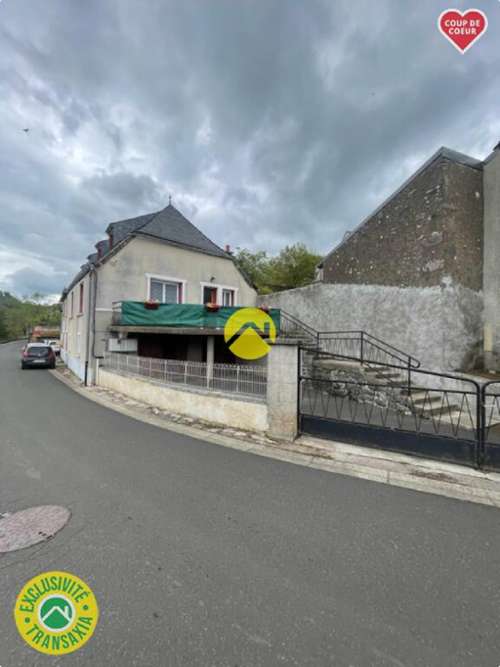 Pierrefort Cantal gebouw foto 7339779