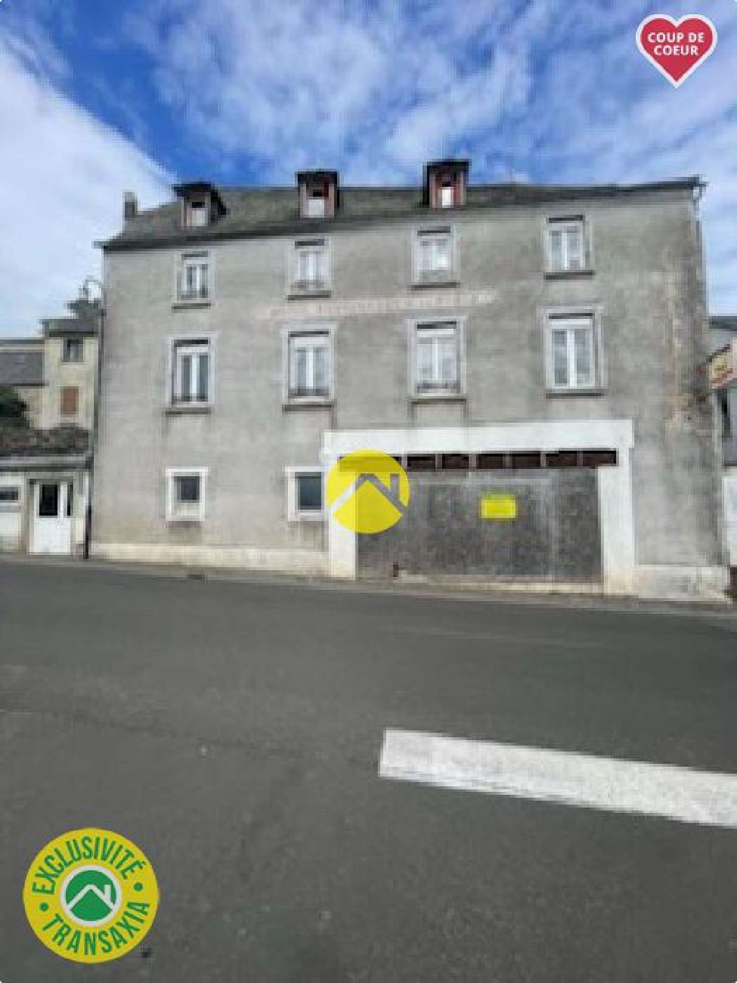  te koop gebouw Pierrefort Cantal 2