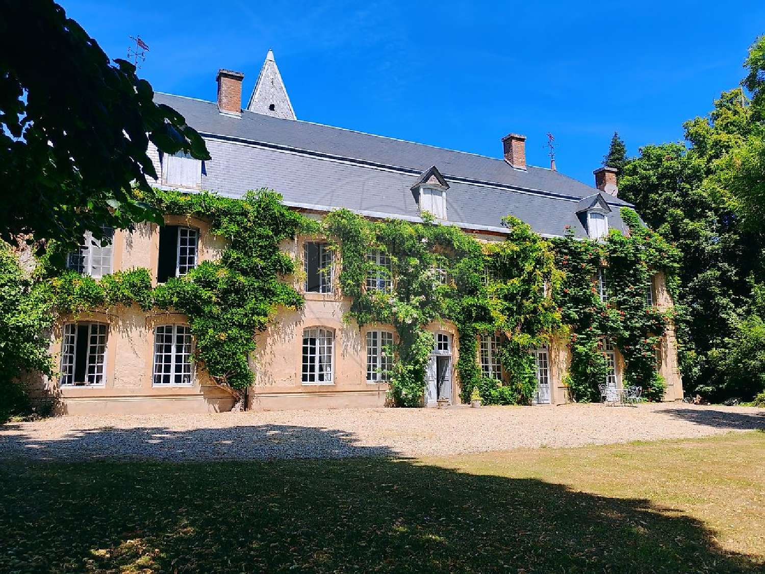  te koop kasteel Cérilly Allier 2