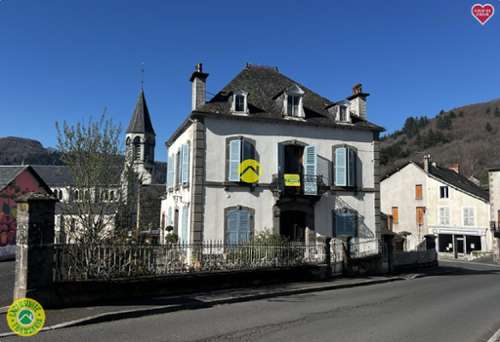 Saint-Bonnet-de-Condat Cantal kasteel foto