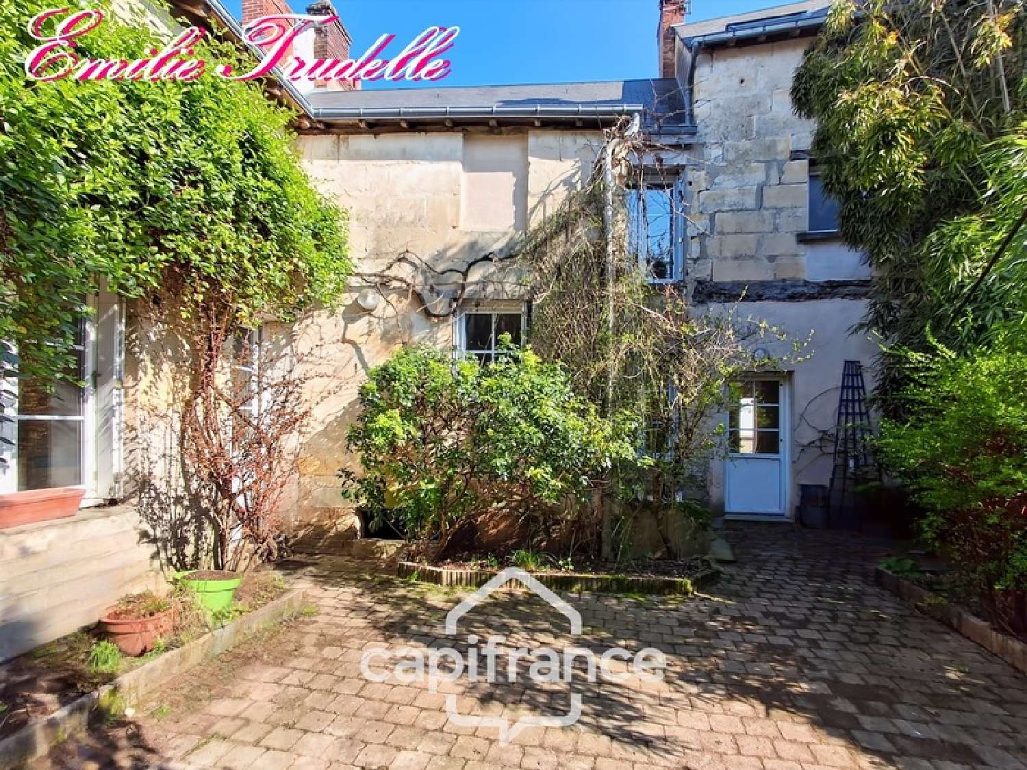  à vendre maison de ville La Chartre-sur-le-Loir Sarthe 1