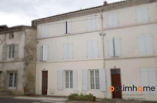 La Rochefoucauld Charente stadshuis foto 7331826