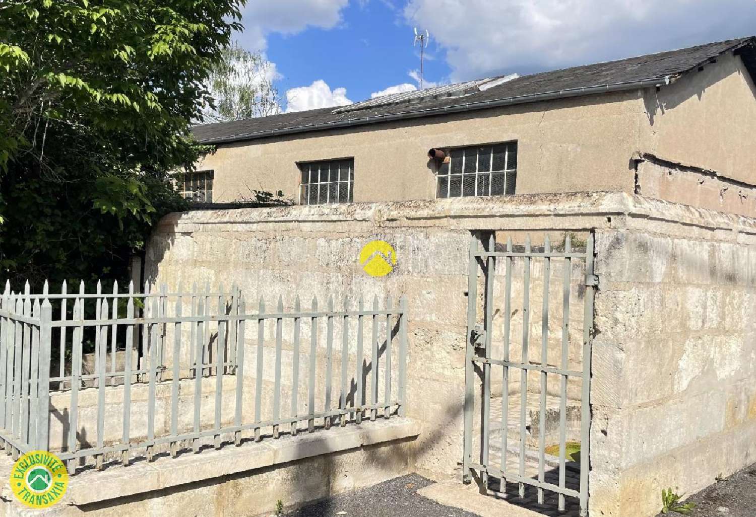  te koop bedrijfsruimte/ kantoor Bourges Cher 2