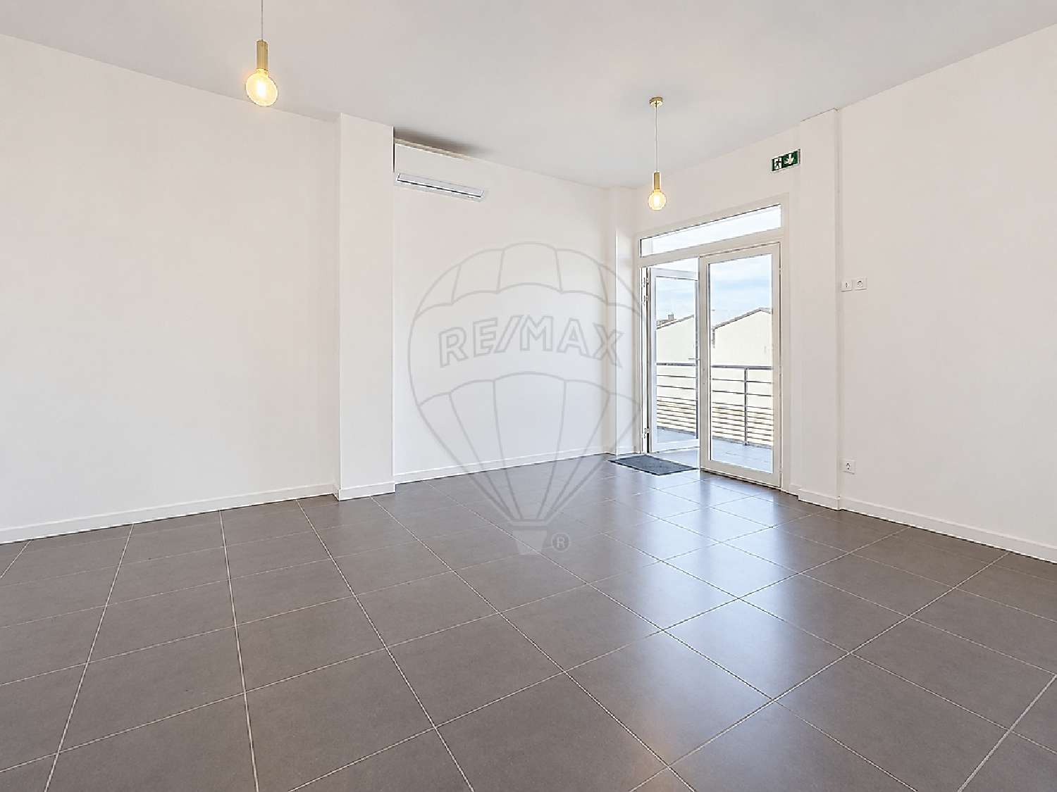  à vendre commerce Nîmes 30900 Gard 2