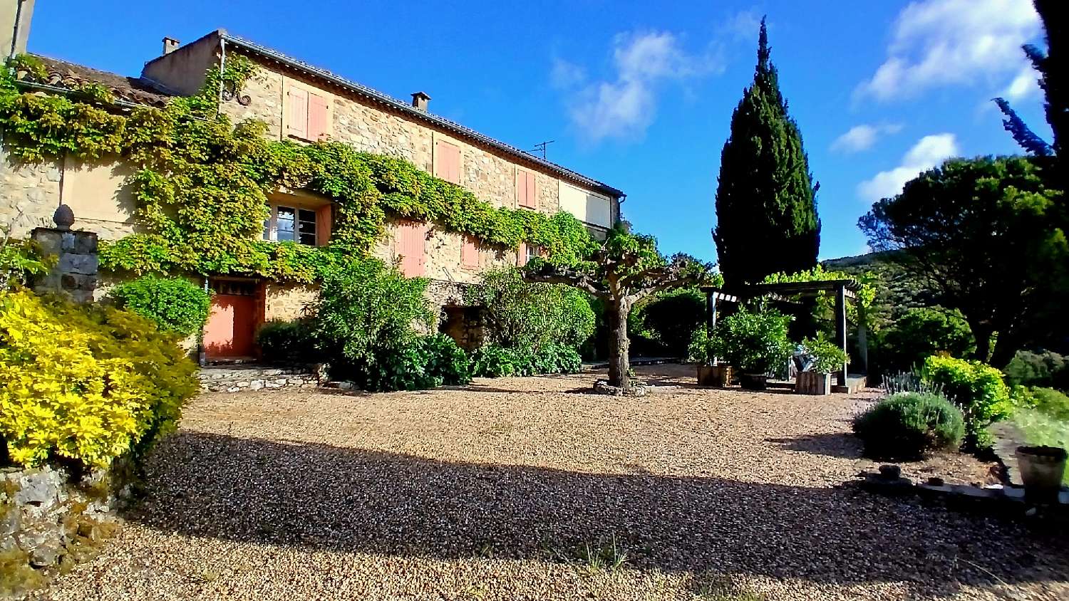 à vendre maison indépendant Ferrières-Poussarou Hérault 2