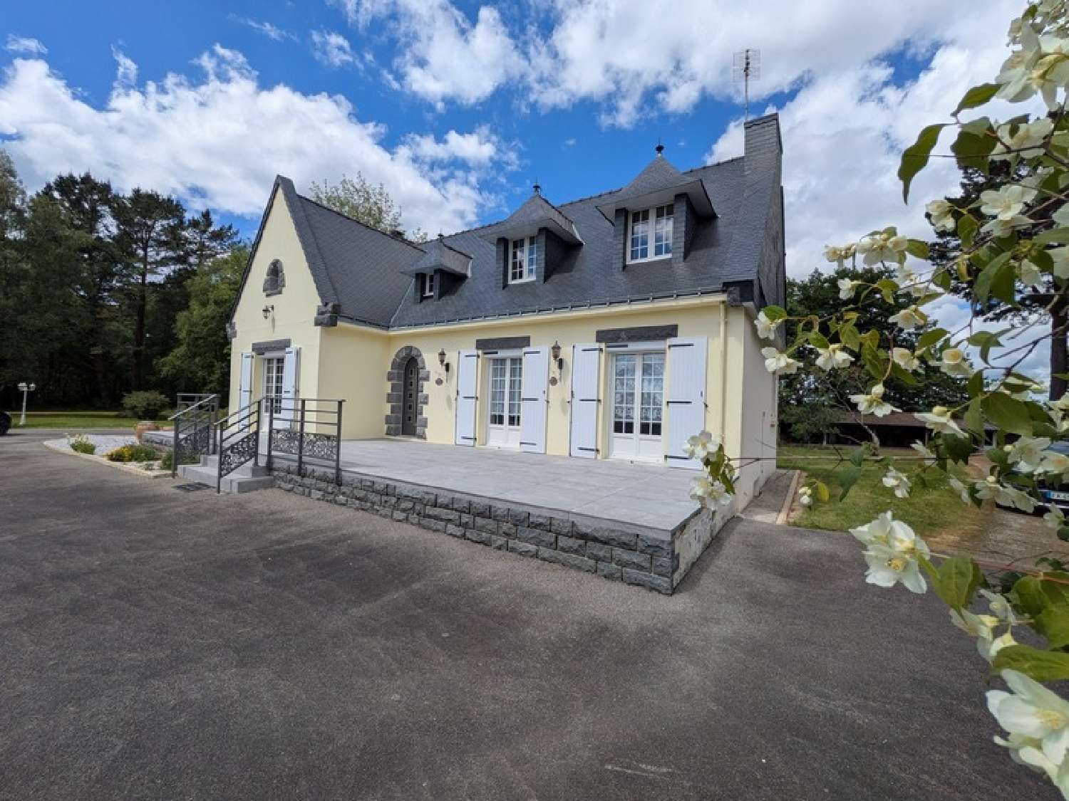  for sale estate Priziac Morbihan 1
