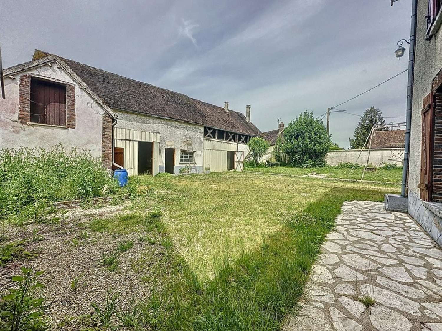  for sale farm Cerisiers Yonne 2
