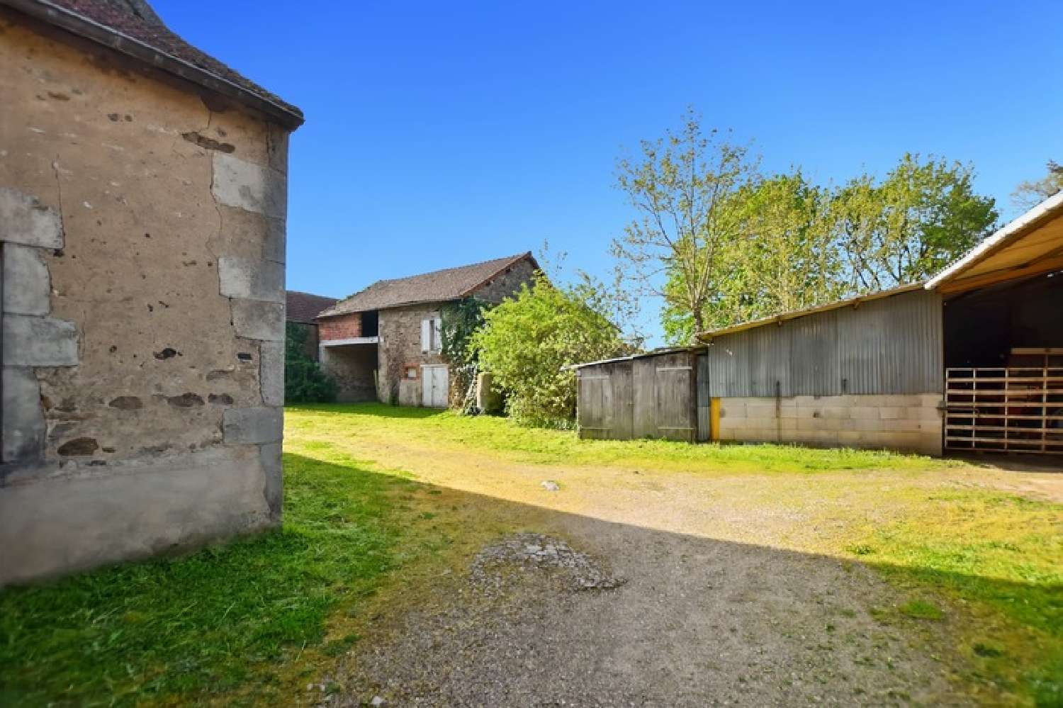  for sale farm Collonge-la-Madeleine Saône-et-Loire 1