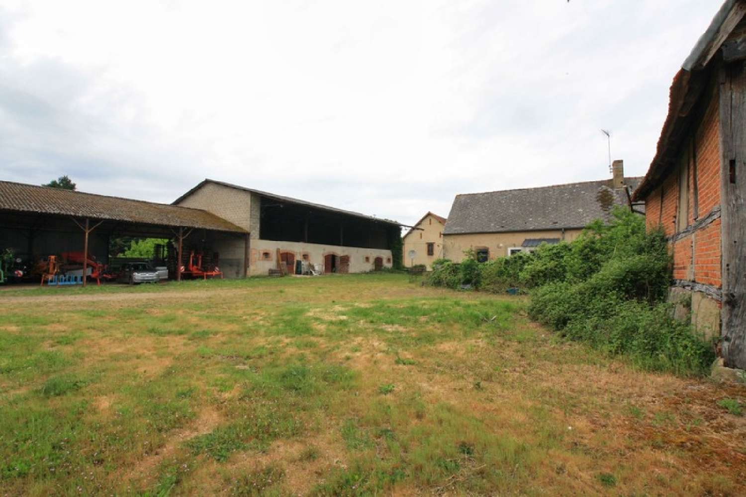 for sale farm Pierrefitte-sur-Loire Allier 3