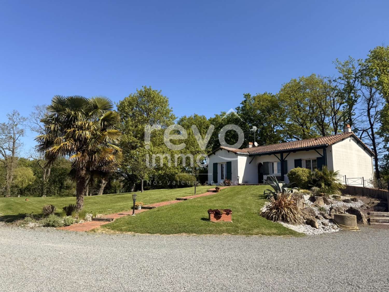  à vendre maison La Copechagnière Vendée 2