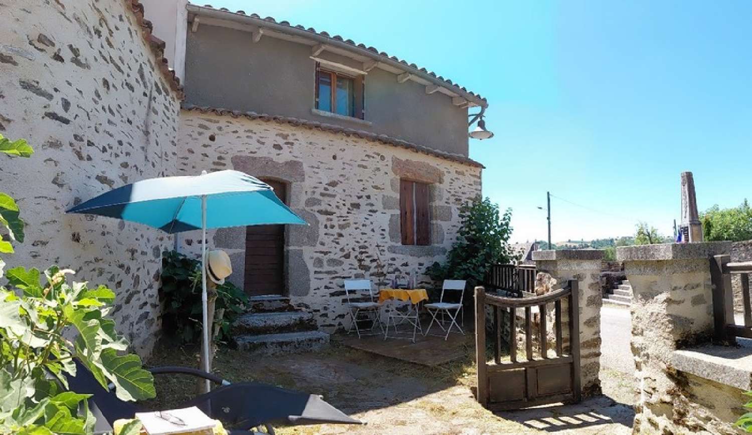  for sale house Leynhac Cantal 1