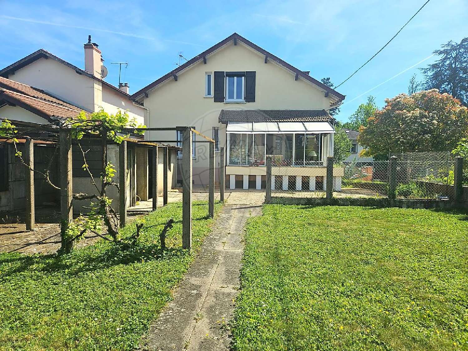  te koop huis Limas Rhône 1