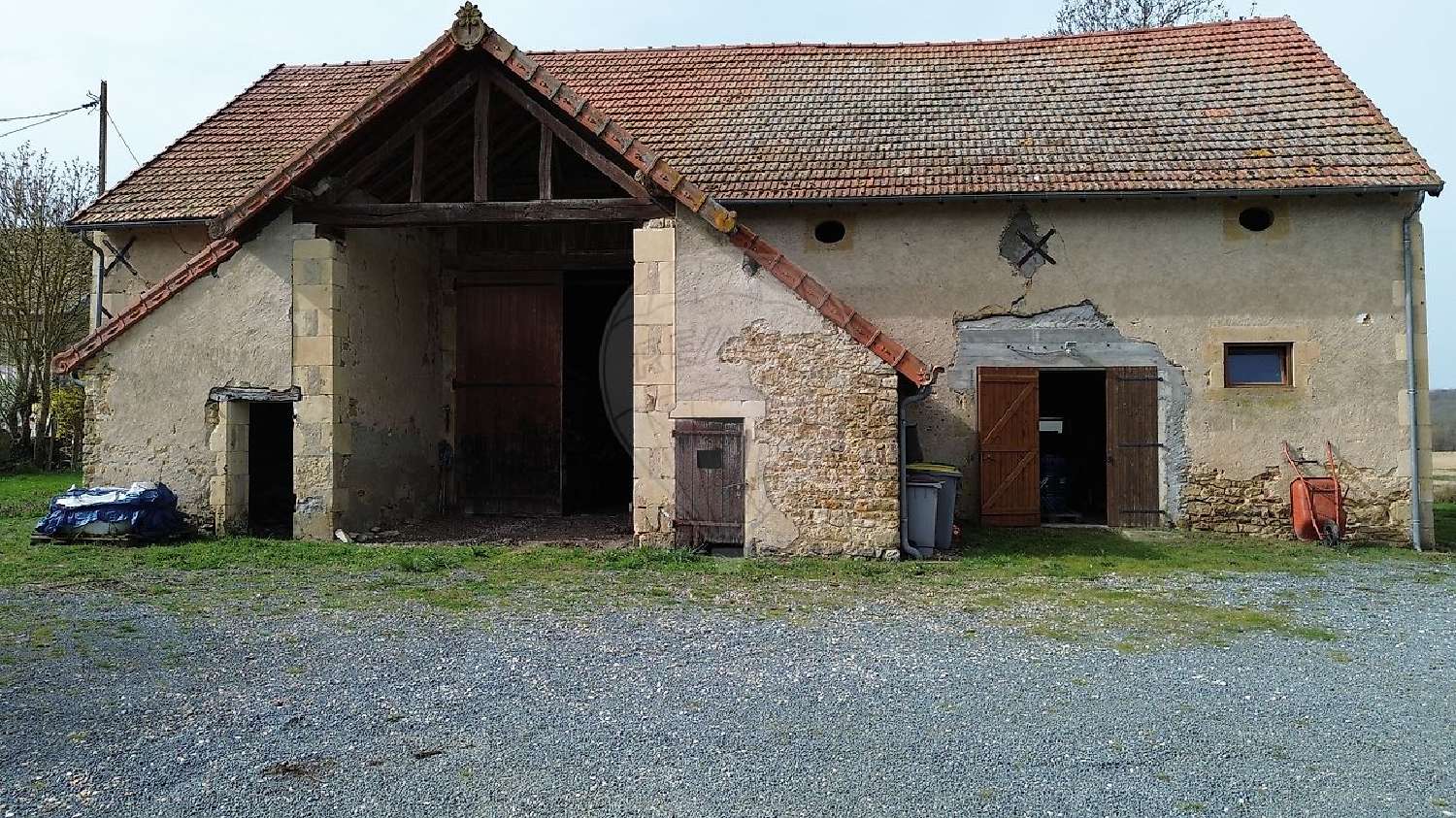 for sale house Nérondes Cher 3