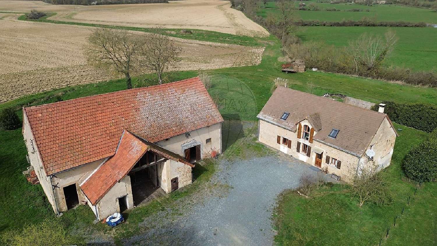for sale house Nérondes Cher 4