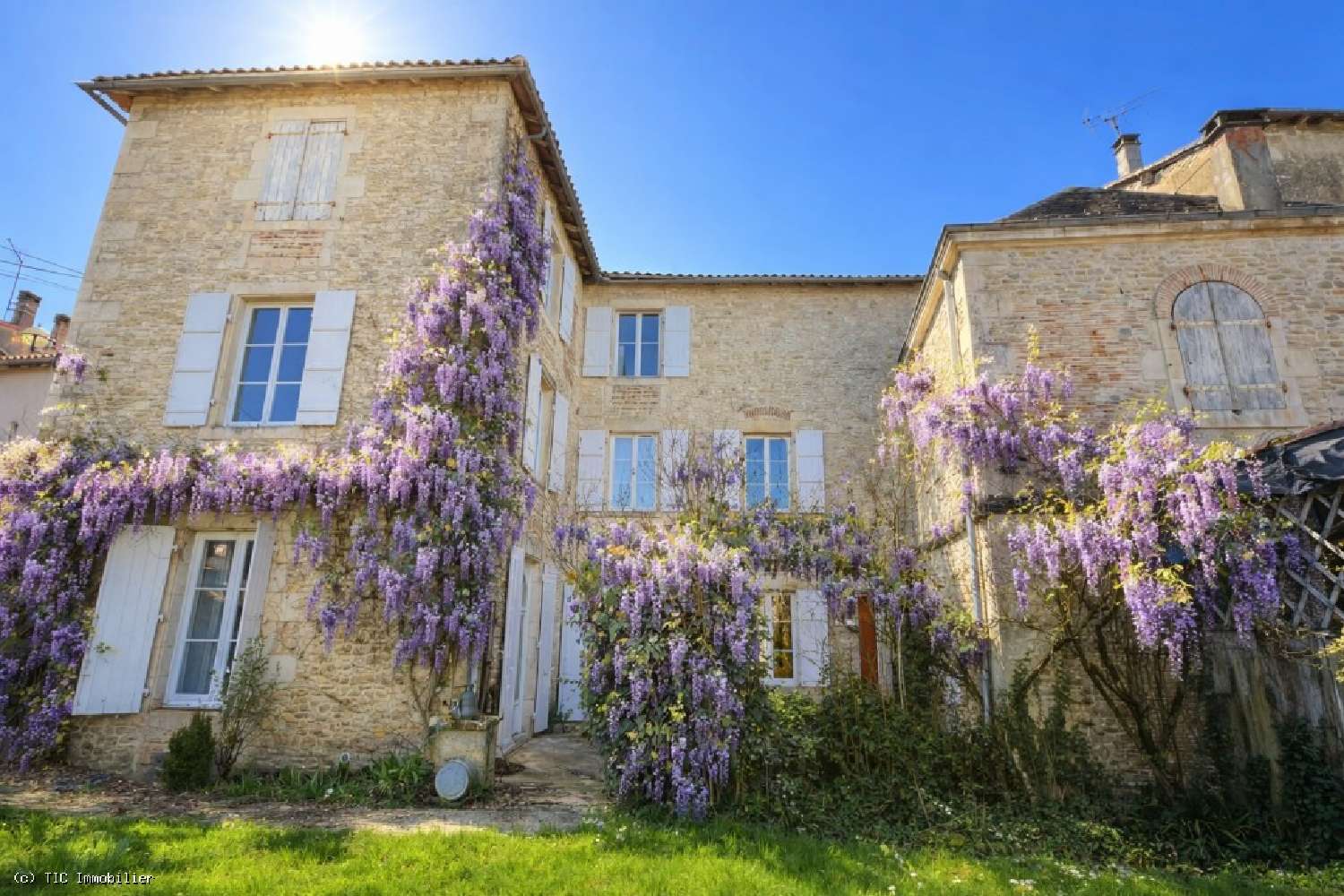  te koop huis Ruffec Charente 1