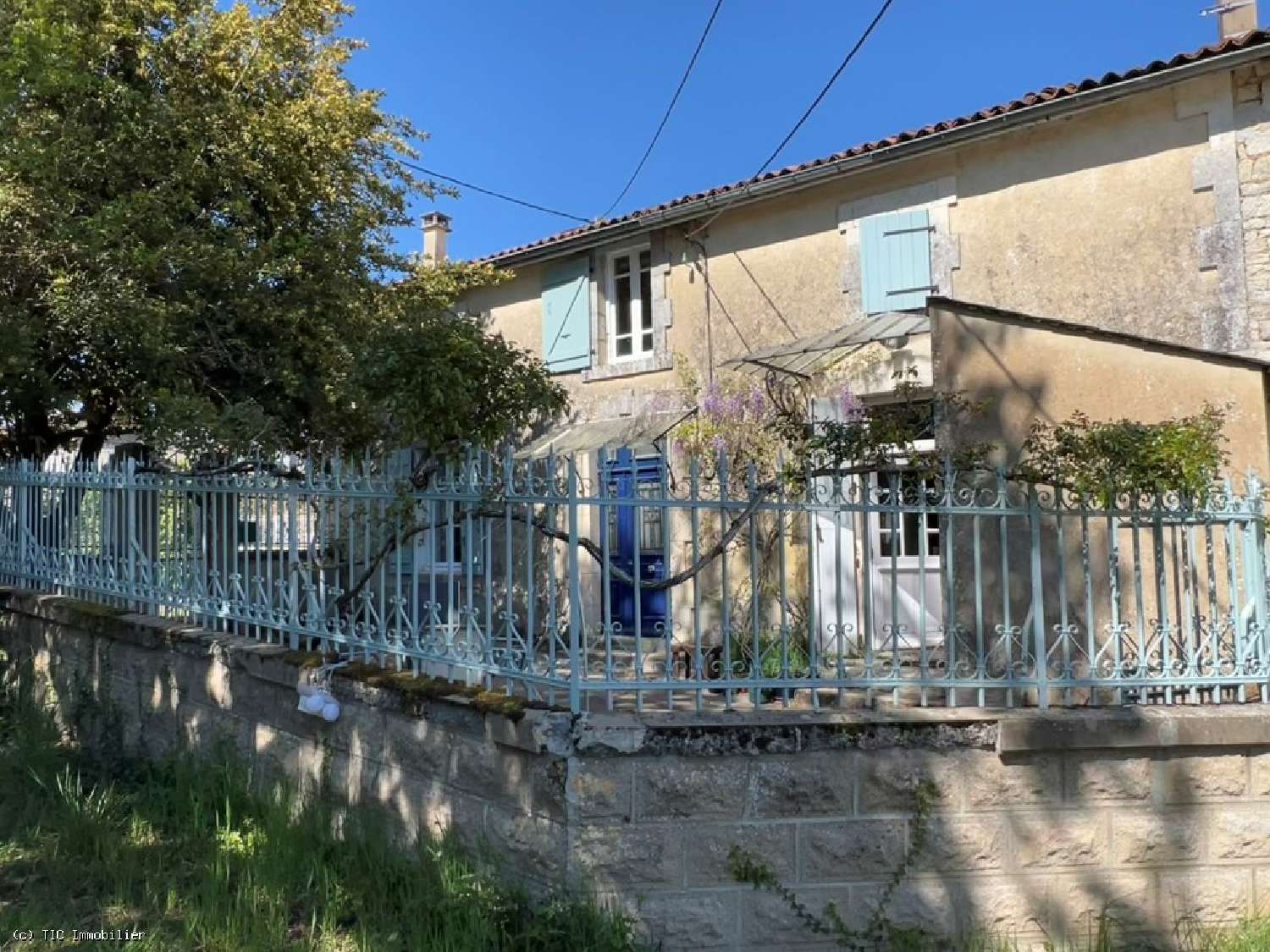 te koop huis Ruffec Charente 2