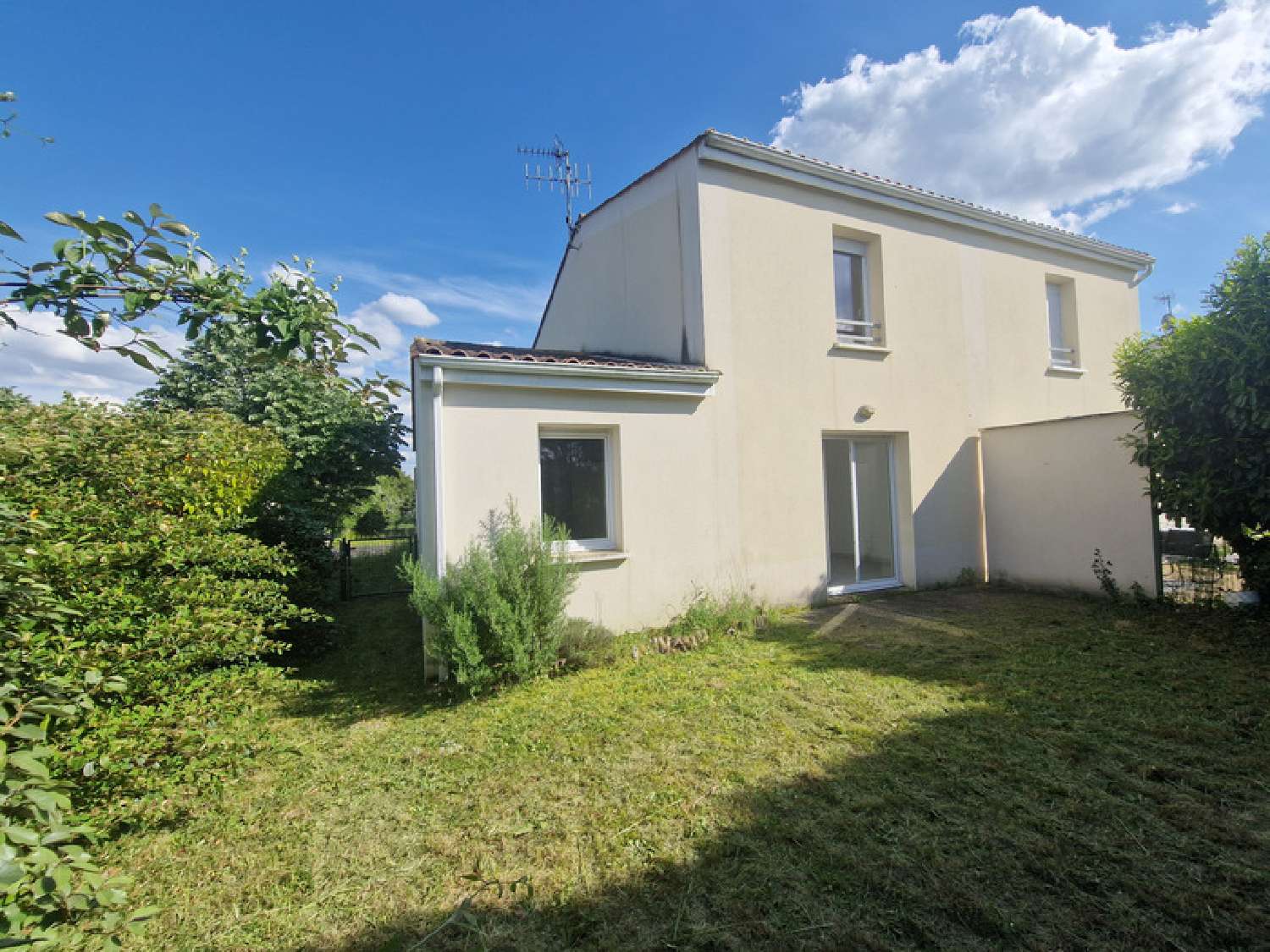 à vendre maison Saint-Jean-d'Angély Charente-Maritime 2