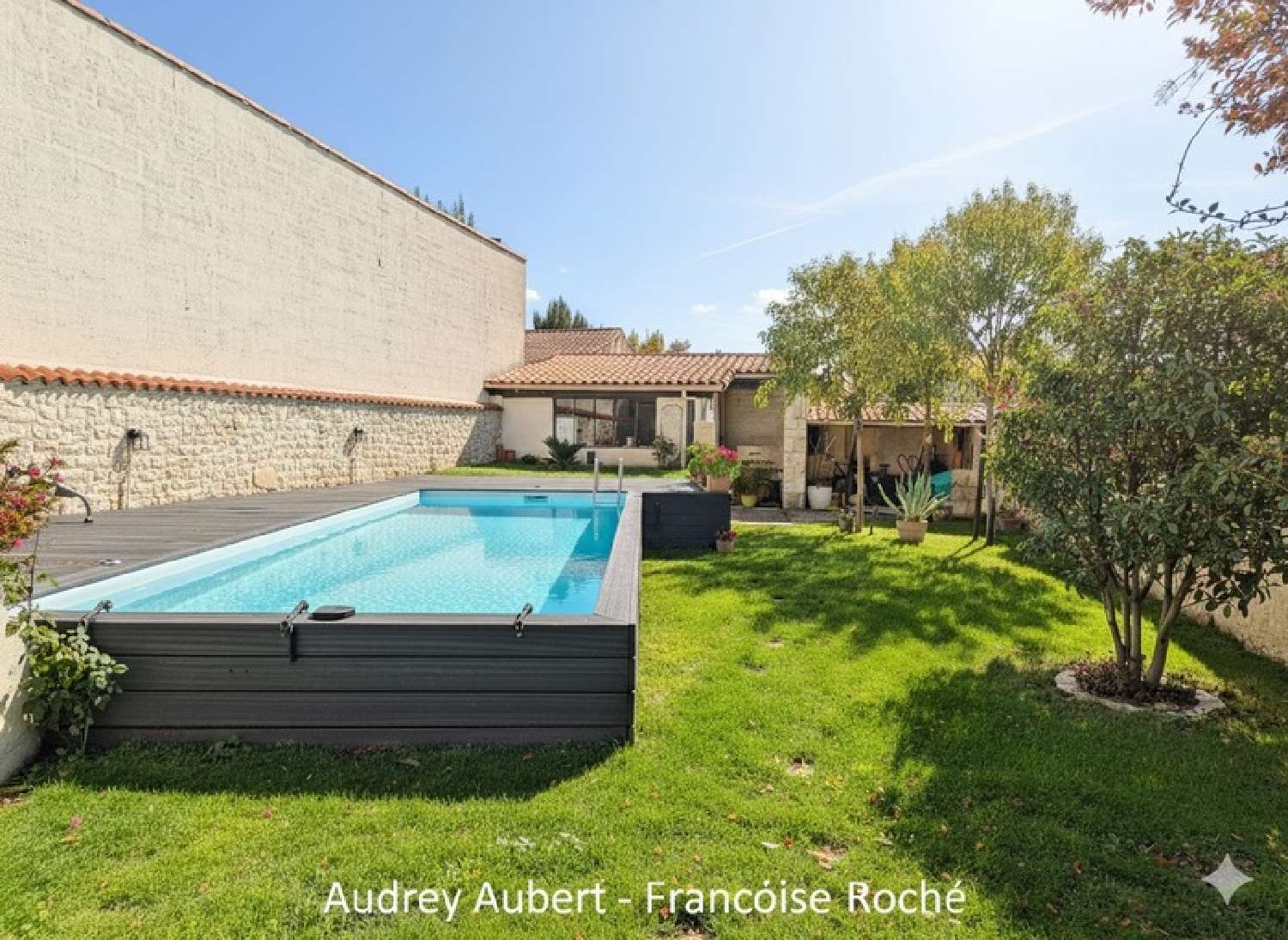 à vendre maison Saint-Jean-d'Angély Charente-Maritime 2