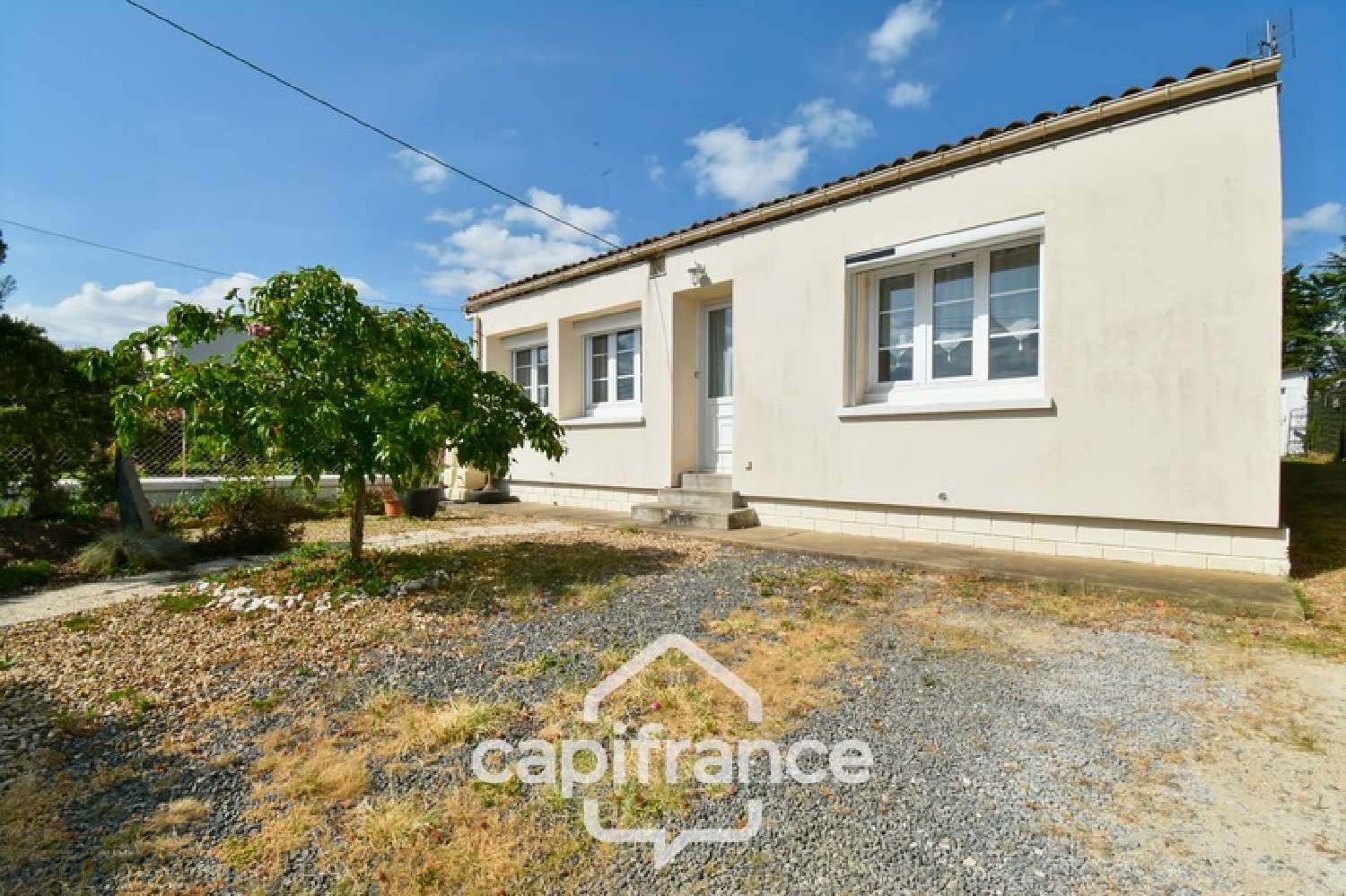 à vendre maison Saint-Jean-d'Angély Charente-Maritime 2